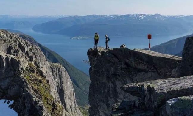 balestrand hiking mountains trails view amazing fjord